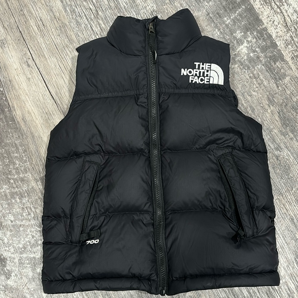 The North Face kids/youth puffer vest 700, size small (7/8). Black/white. EUC.